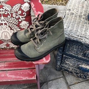 Classic green Palladium boots